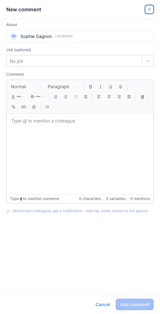 Le panneau latéral Nouvelle note : la ligne À propos de avec le nom du candidat, le sélecteur Poste (facultatif), l’éditeur de note avec l’invite « Tapez @ pour mentionner un·e collègue », et les boutons Annuler et Enregistrer.
